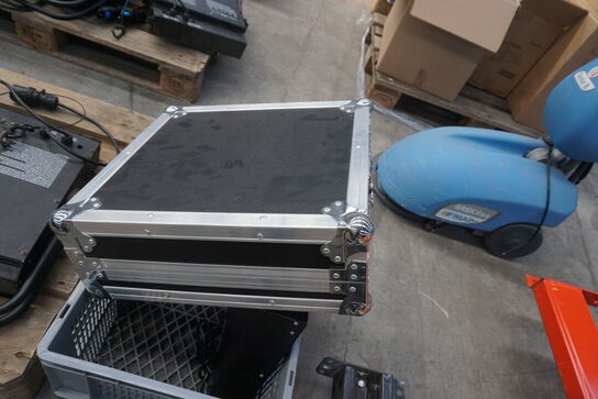 Numark M6 DJ mixer + tom flightcase