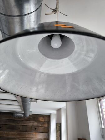 2 stk. ældre industrilamper i sort emalje