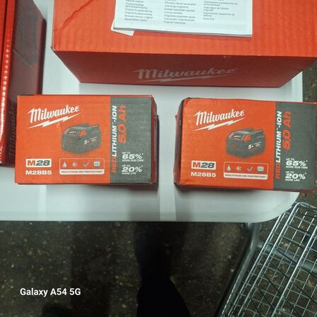 Stort lot MILWAUKEE 28V