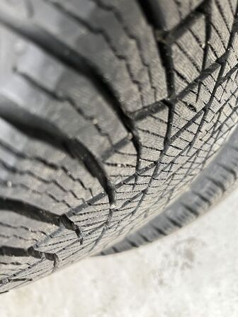 2 stk. dæk HAKKAPELIIT med fælge, 235/45 R18