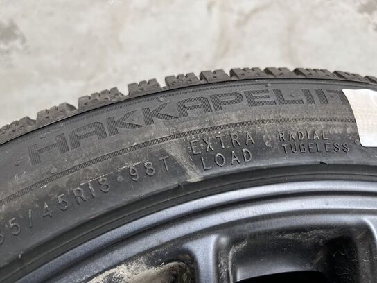 2 stk. dæk HAKKAPELIIT med fælge, 235/45 R18