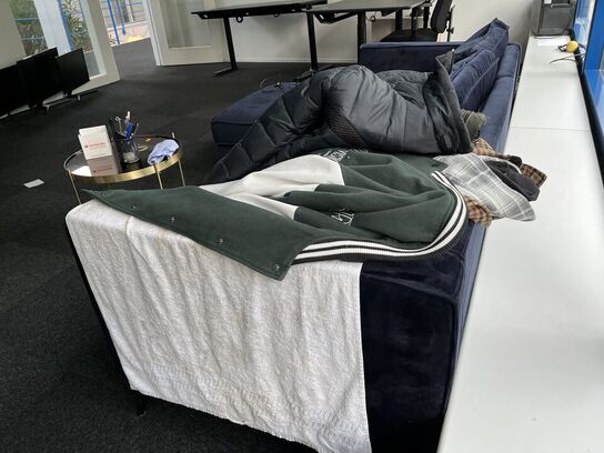 Sofa og kaffebord 