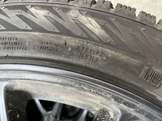 2 stk. dæk HAKKAPELIIT med fælge, 235/45 R18