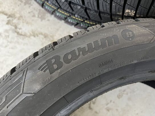 2 stk. dæk BARUM 235/45 R18 V XL, Polaris 5