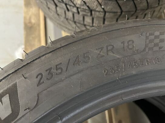 2 stk. dæk MICHELIN 235/45 ZR18, Pilot sport 4