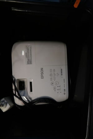 2 stk. projektor BENQ, EPSON samt mikrofonudstyr VONYX