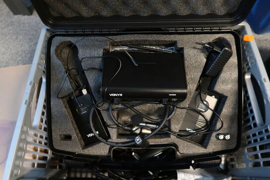 2 stk. projektor BENQ, EPSON samt mikrofonudstyr VONYX