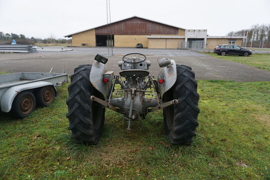 Traktor Massey Ferguson