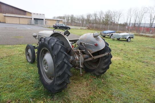 Traktor Massey Ferguson