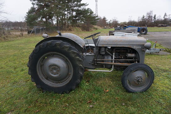 Traktor Massey Ferguson