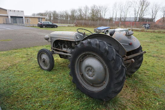 Traktor Massey Ferguson