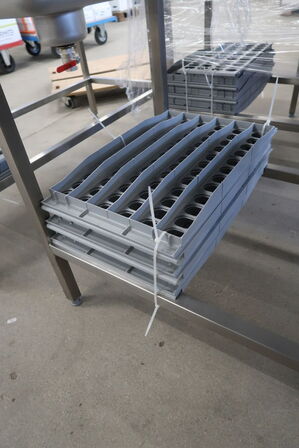 Rustfri stålbord m. vask 210x65xH90cm