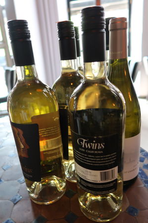 7 fl. hvidvin, bl.a. Chardonnay, Chablis