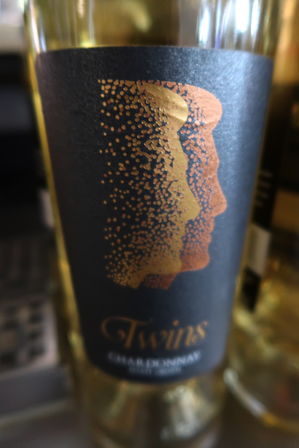 7 fl. Hvidvin TWINS Chardonnay