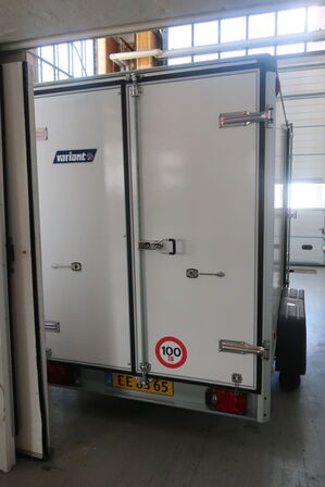 Cargotrailer VARIANT 2005c3-door opbygget med fliseskærerobot ABB IRB 2600 samt generator EUROPOWER EPS7000TDE