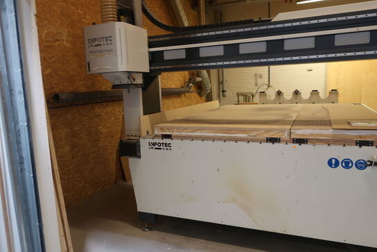 CNC-maskine INFOTEC CNC router - Engraver 3121 Professional med vakuumpumpe (læs beskrivelse)