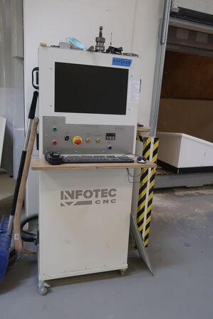 CNC-maskine INFOTEC Maszyna CNC 2515 5AXIS med fjernbetjening (læs beskrivelse)