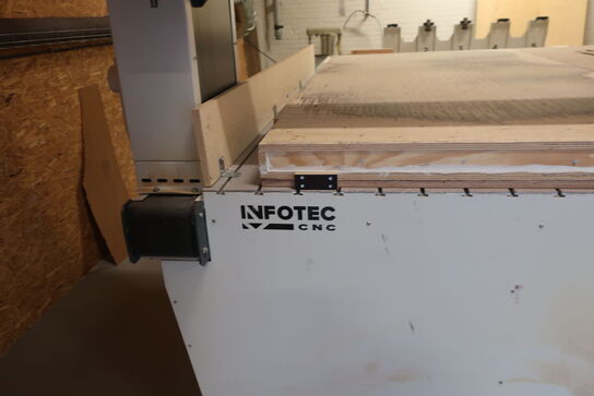 CNC-maskine INFOTEC CNC router - Engraver 3121 Professional med vakuumpumpe (læs beskrivelse)