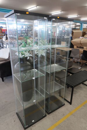 2 pieces Glass display case 40x35xH160cm