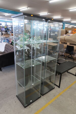 2 pieces Glass display case 40x35xH160cm