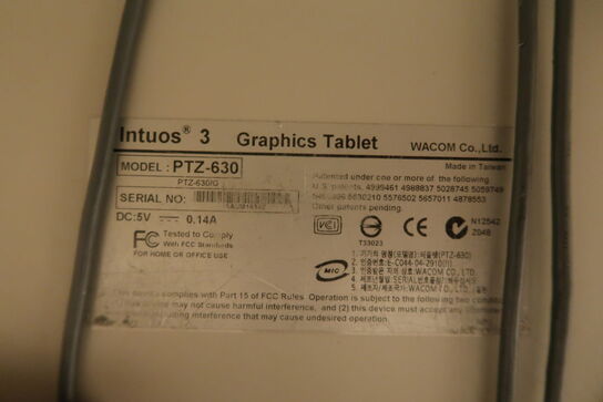 Wacom intuos 3 graphics tablet