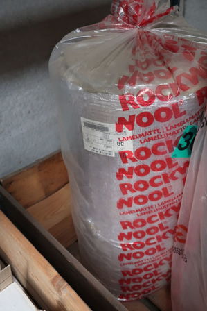 Palle med isolering ROCKWOOL samt palle med udsugningsdele