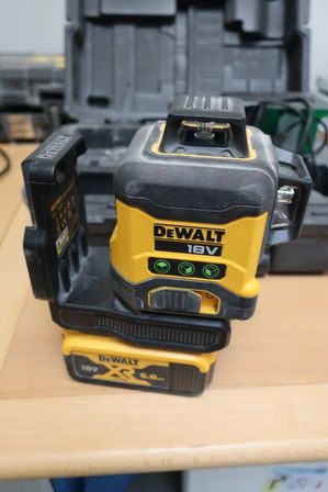 Multi line laser DEWALT DCLE34031