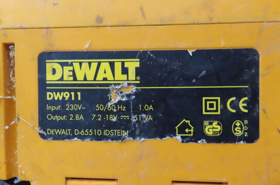 Arbejdsradio DEWALT DW911 samt arbejdslampe