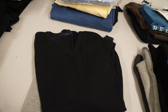 1 stk. Polo & 4 stk. Sweatshirts BERKELEY S