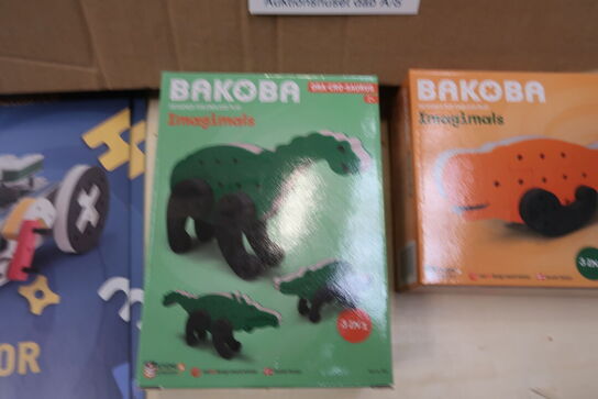 Palle med diverse legetøj 