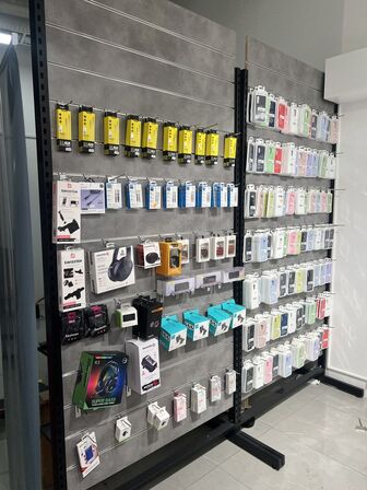 Salgsdisplays i grå inkl. bøjler