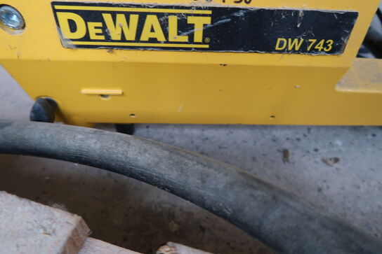 Vendbar kap-/geringssav, DeWalt DW 743 MOMSFRI