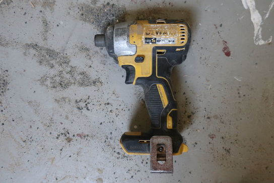 Slagskruemaskine DEWALT u. batteri