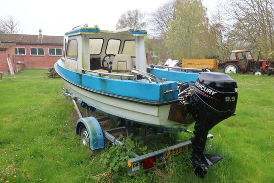 Båd samt bådtrailer NEPTUN Navy Remorque