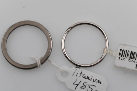 2 stk. ringe i 925s sølv/titanium