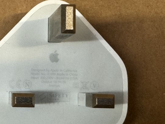 56 stk. Orginal Apple 5W A1399 USB Power Adapter - UK