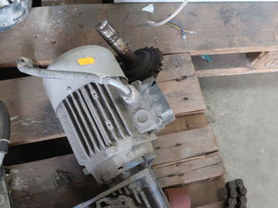 2 ppl. m. various electric motors etc. (see pictures)