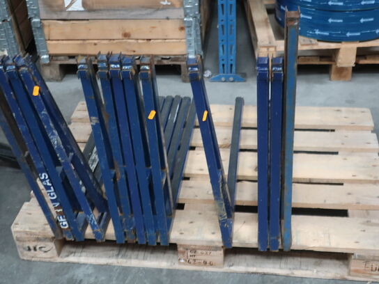 Large batch of racks for glass, mirrors, plates etc.