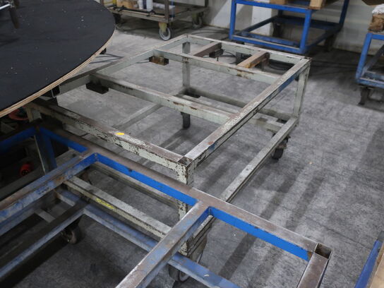 4 pieces rolling tables for pallets