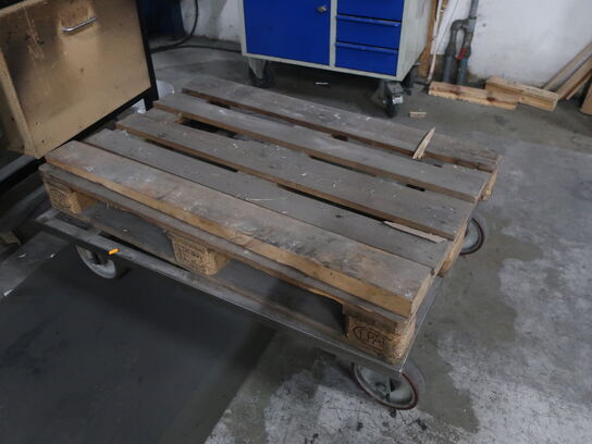 4 pieces rolling tables for pallets