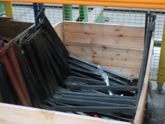 Large batch of racks for glass, mirrors, plates etc.