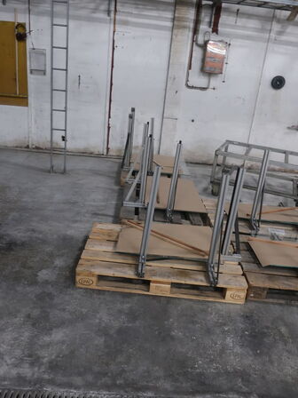 18 pcs. aluminum consoles for precise storage of plates etc.