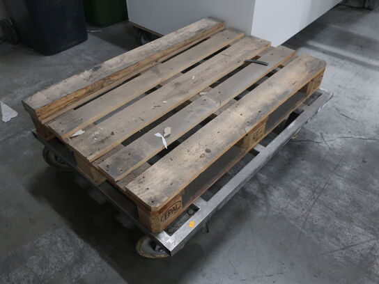 4 pieces rolling tables for pallets