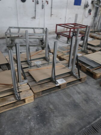 18 pcs. aluminum consoles for precise storage of plates etc.