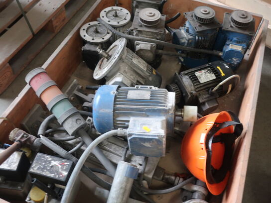 Pallet with misc. electric motors etc. (see pictures)