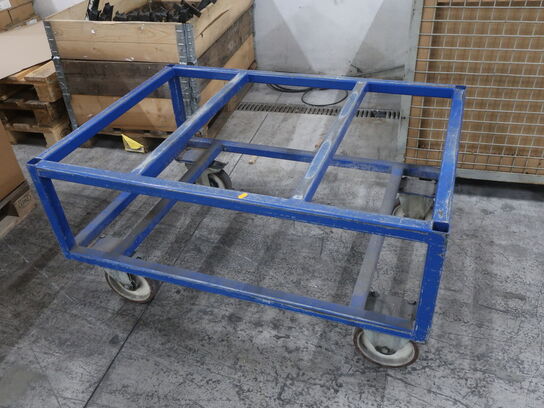 4 pieces rolling tables for pallets