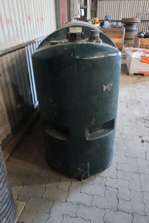 Plastiktank 1330 liter, med pumpe