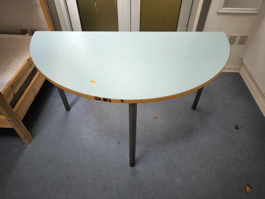 Køjeseng, seng samt bord
