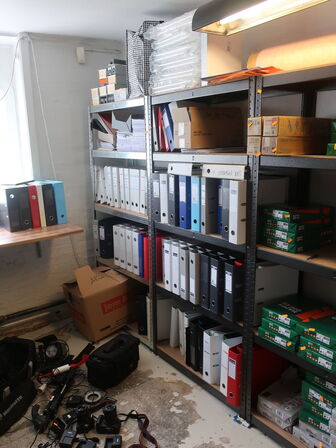 4 stk. reoler uden indhold
