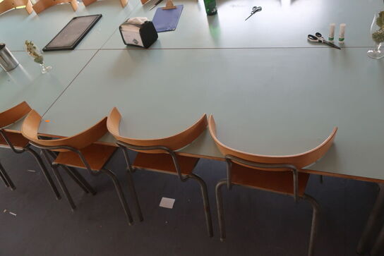 6 stk. borde samt 18 stk. stole